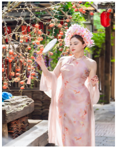 sườn xám hồng có khoác voan