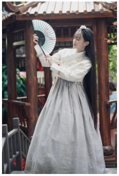 Hanbok áo trắng váy xám