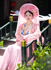 Chị Nga