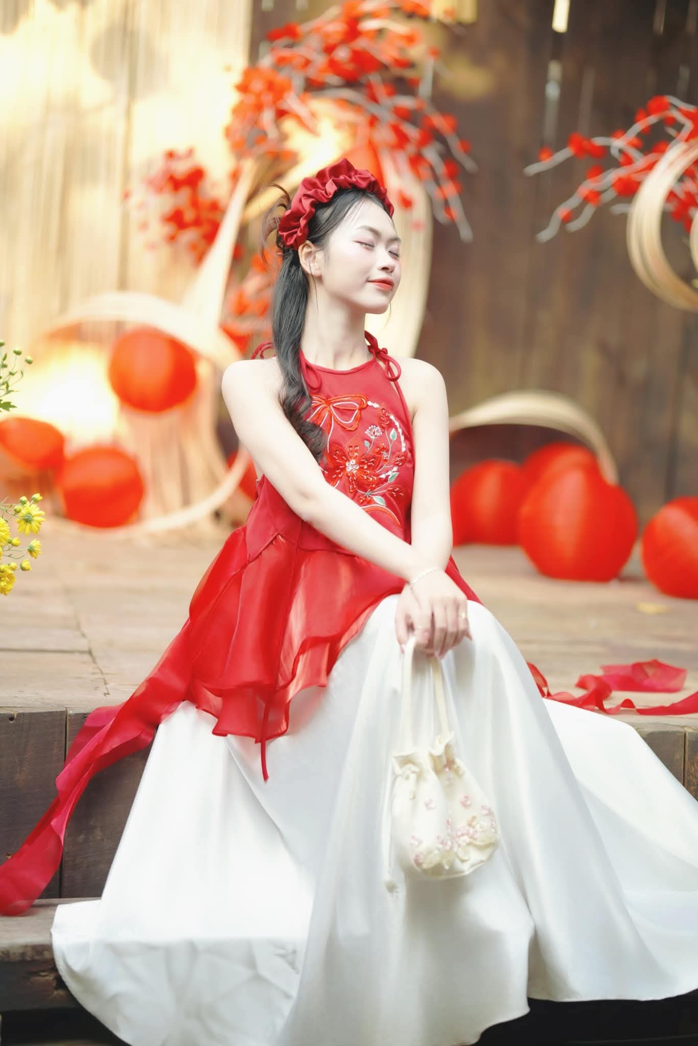 Yếm hồng/đỏ tua rua 2 bên hông Y03