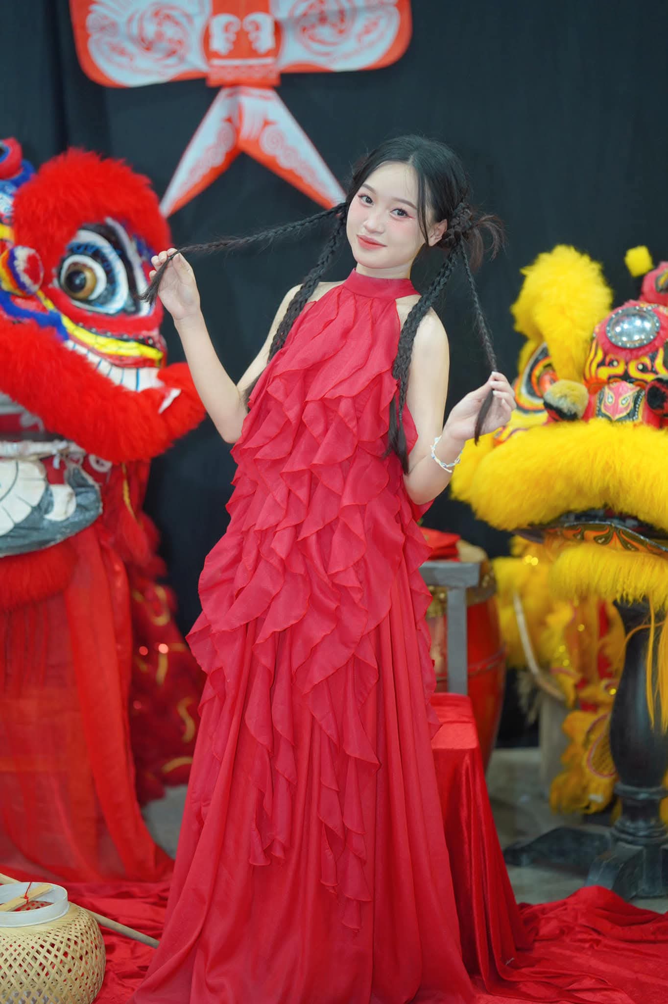 Yếm tua rua đỏ Y20