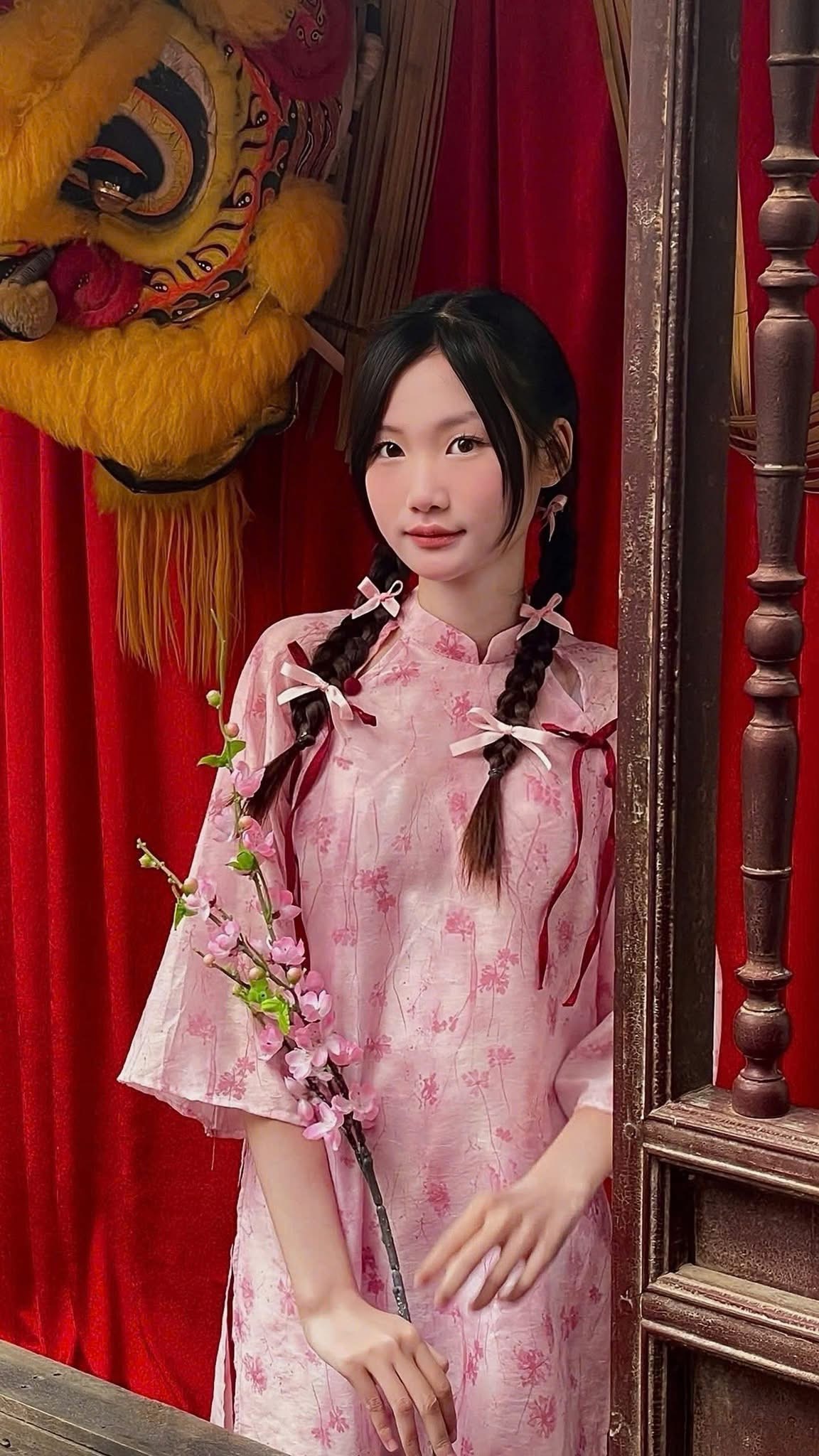 Áo Dài hồng nơ đỏ