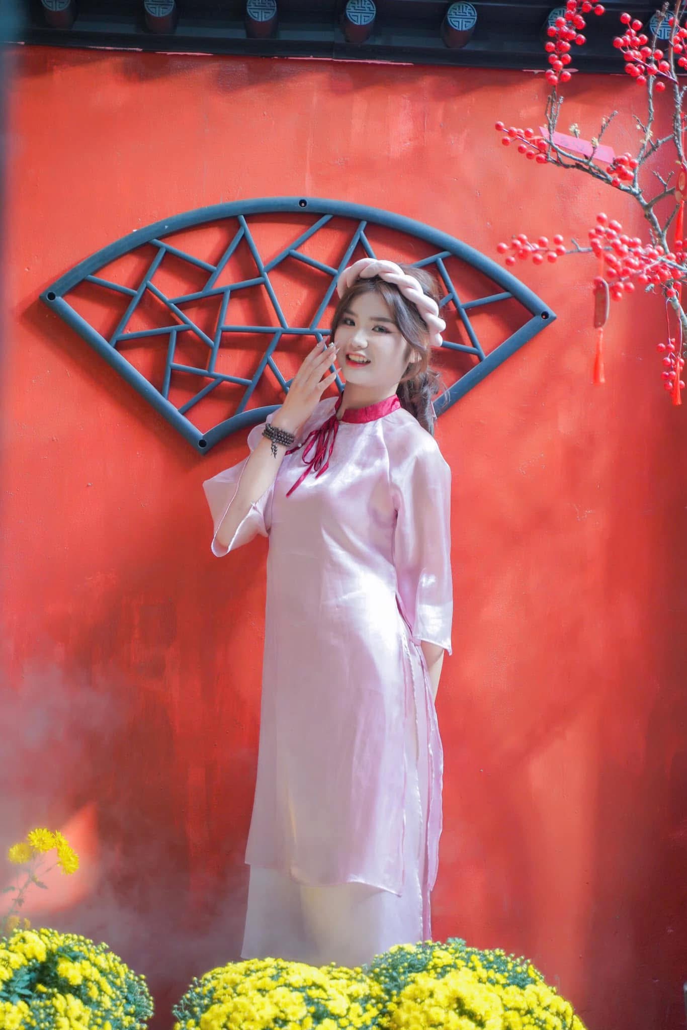Áo Dài hồng viền đỏ