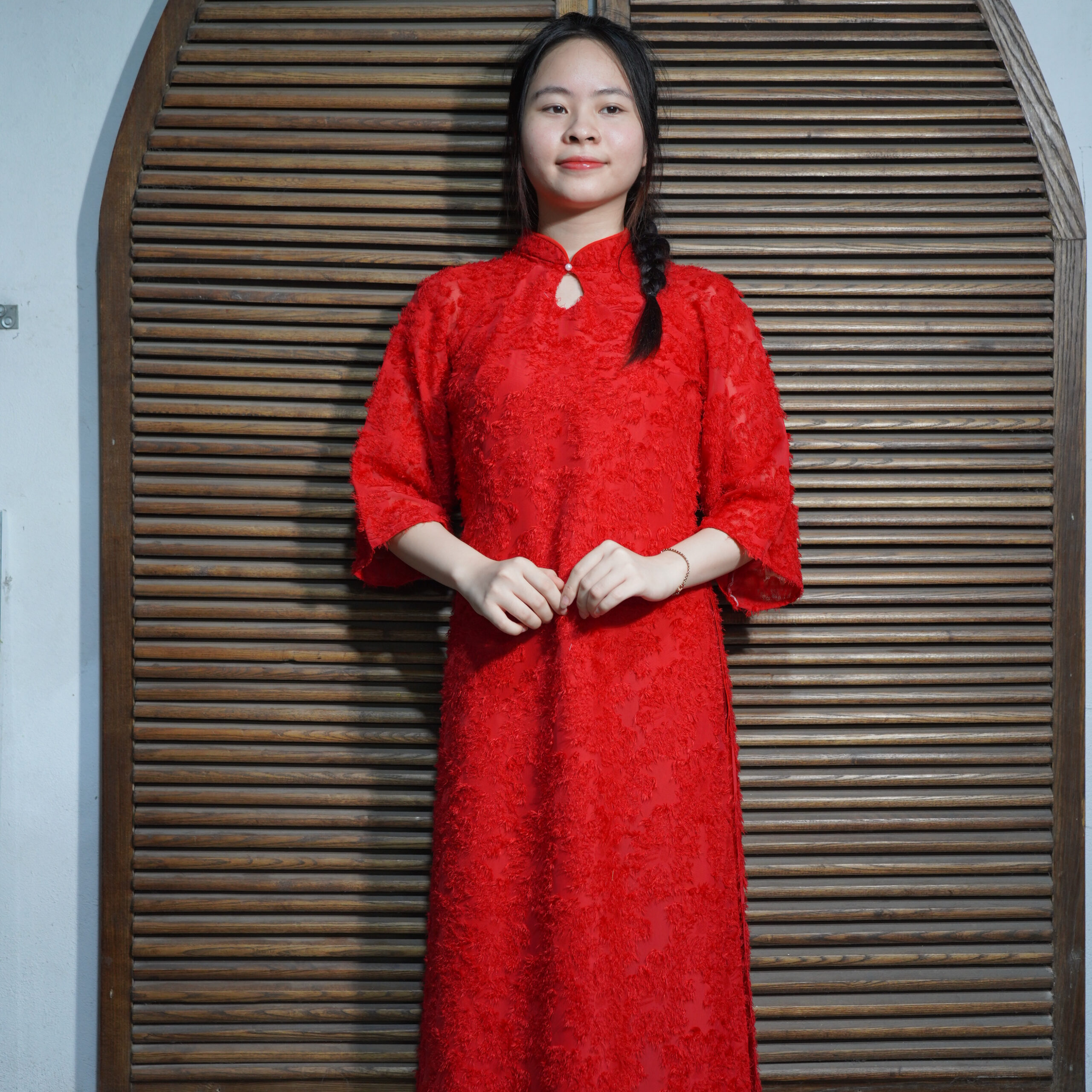 Áo Dài đỏ khoét cổ