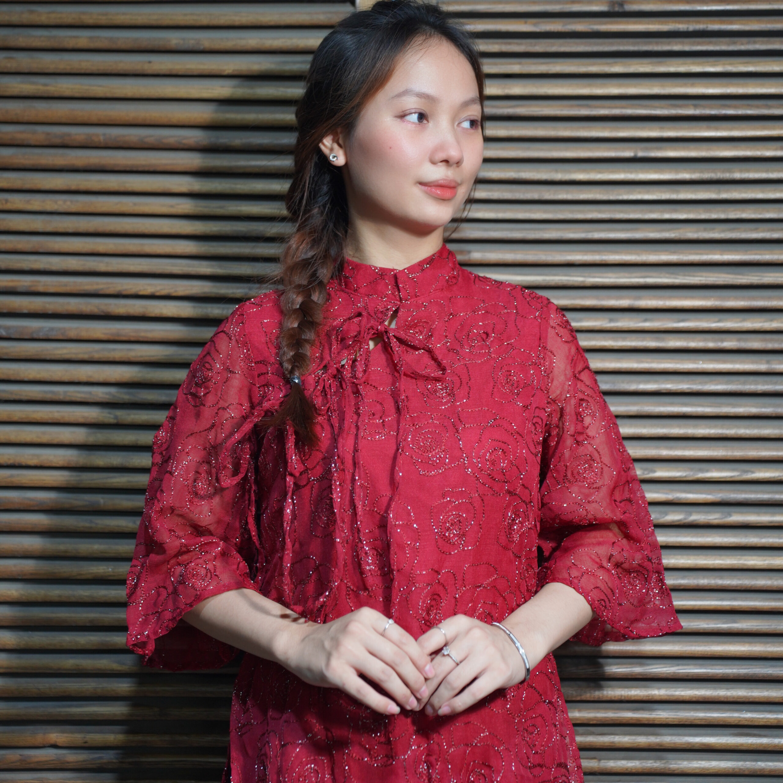 Áo Dài đỏ hoa hồng