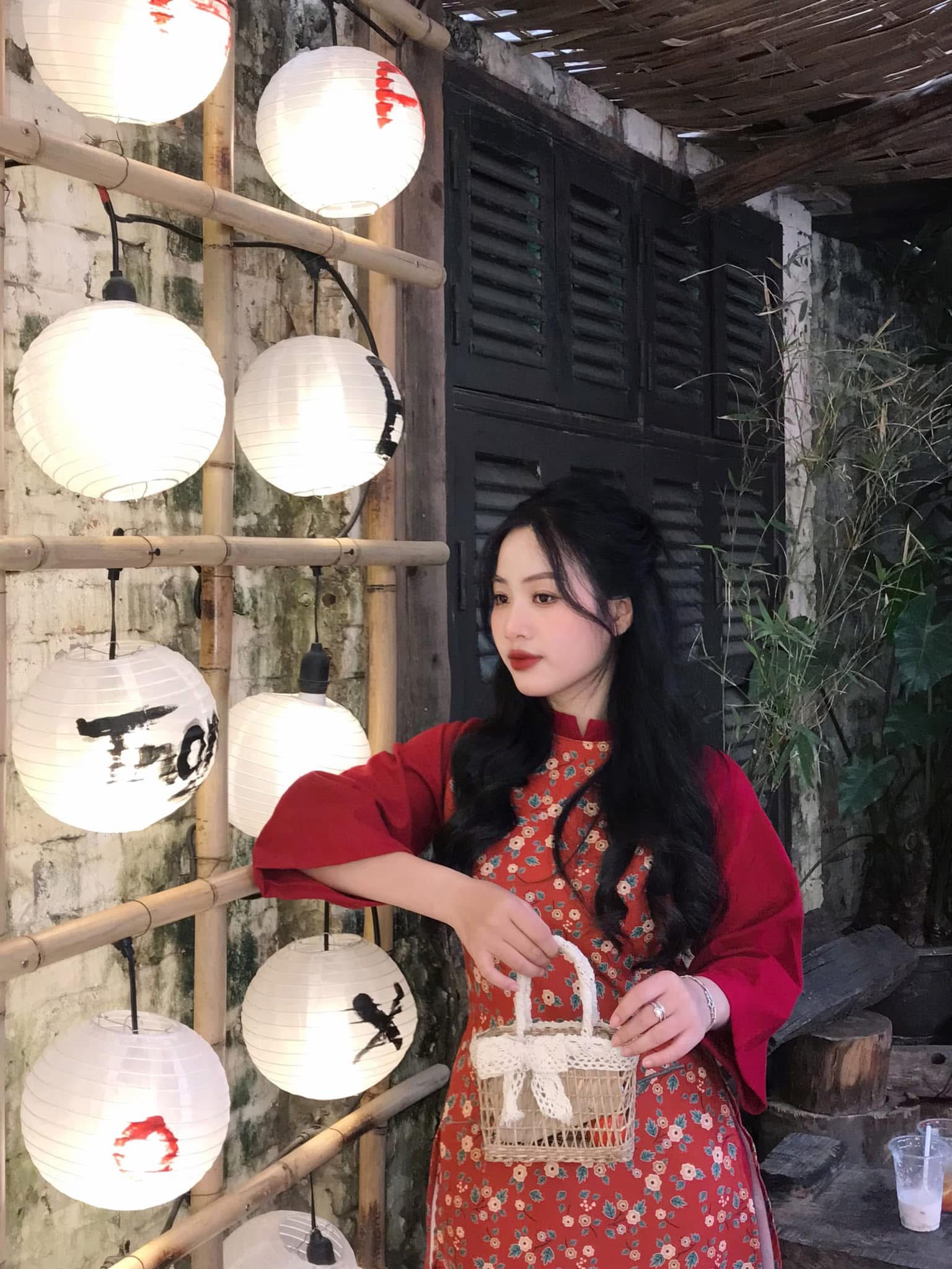 Áo Dài hoa nhí tay đỏ