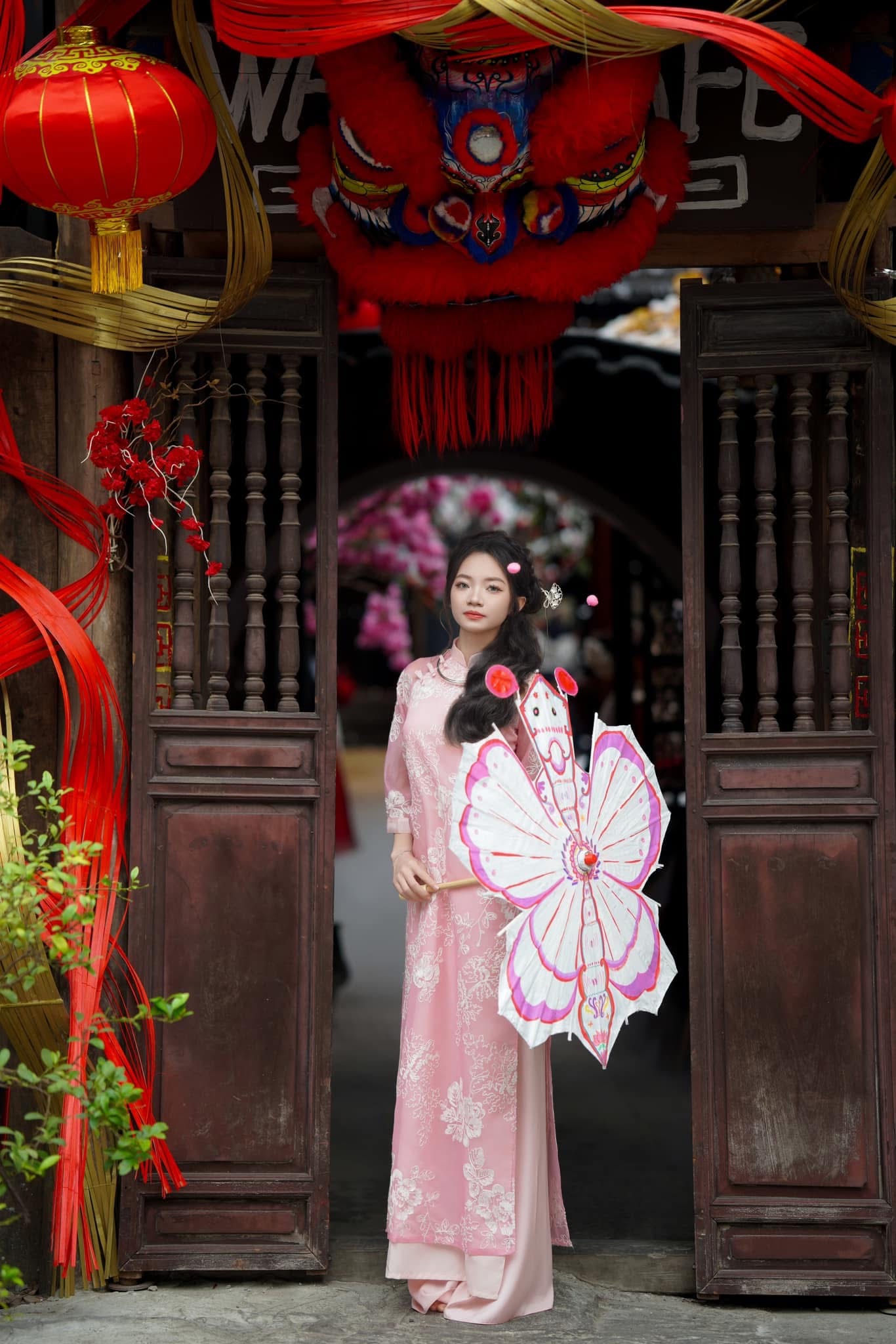 Áo Dài hồng thêu trắng
