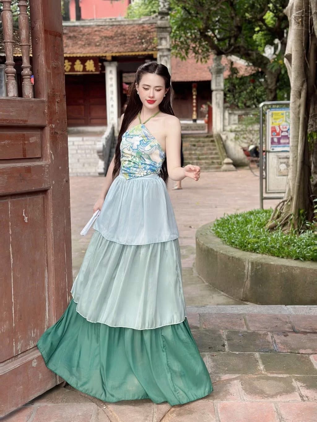 Yếm xanh dương hoạ tiết 3 tầng