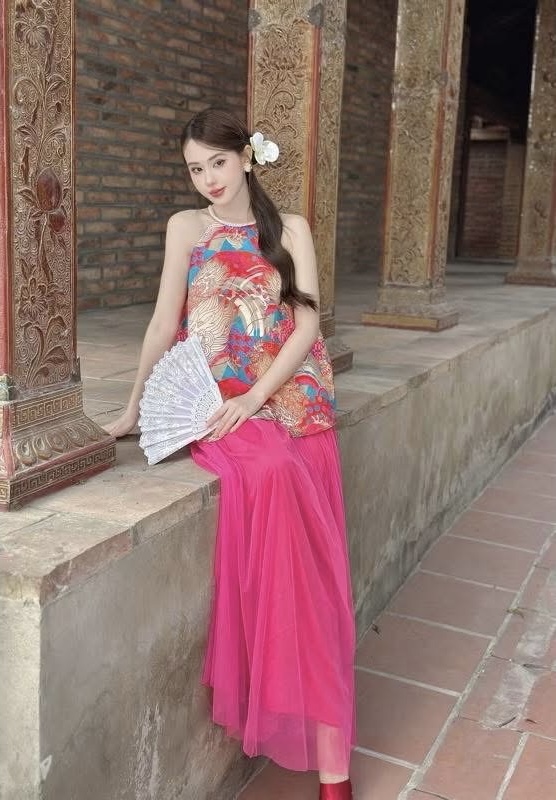 Yếm hồng họa tiết