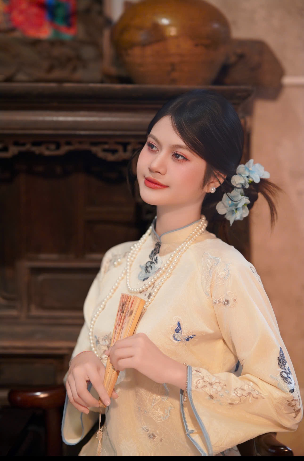 Áo dài trắng cổ cao hoạ tiết bướm (combo99-799)