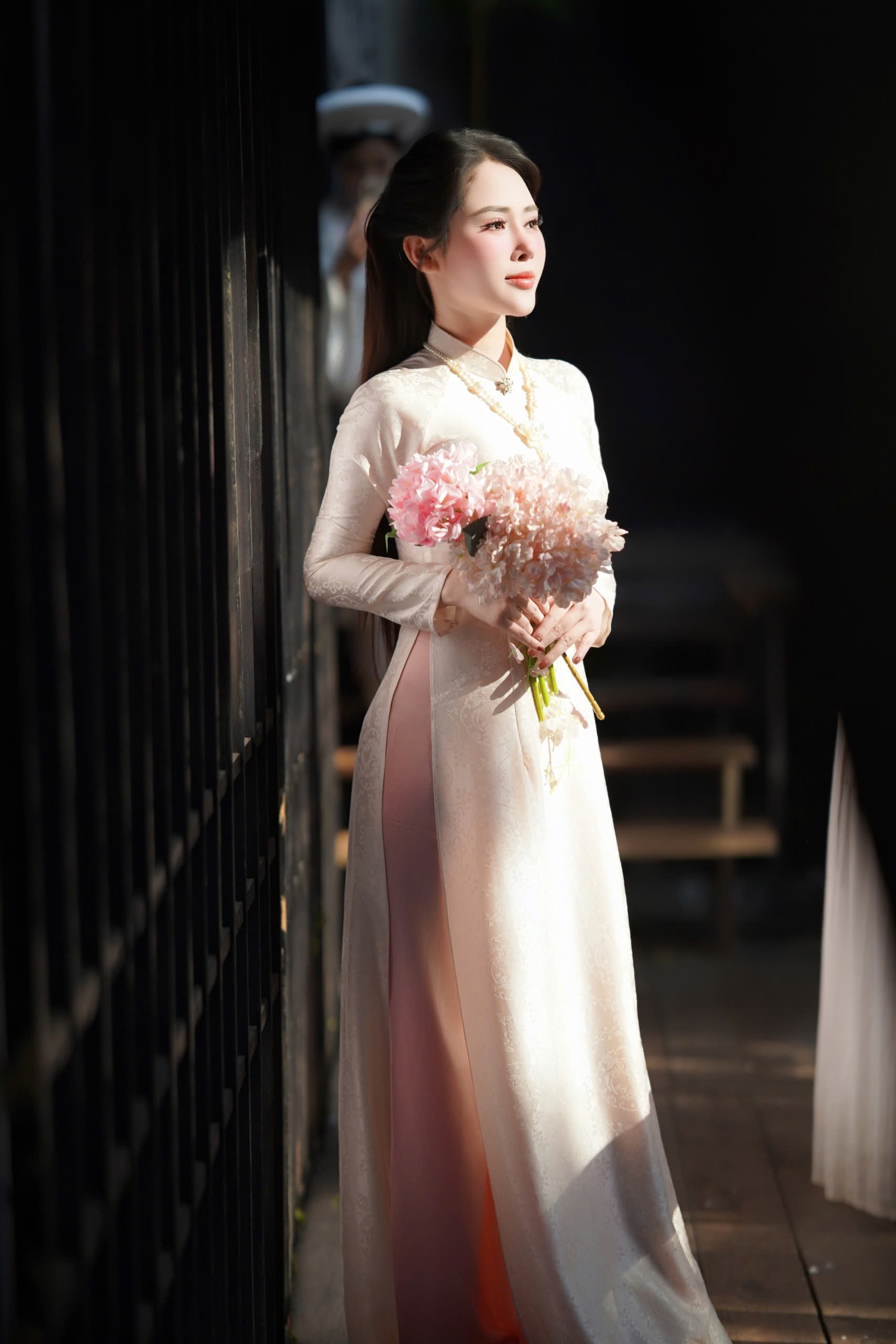 Áo dài kem cổ cao sang trọng (combo99-799)